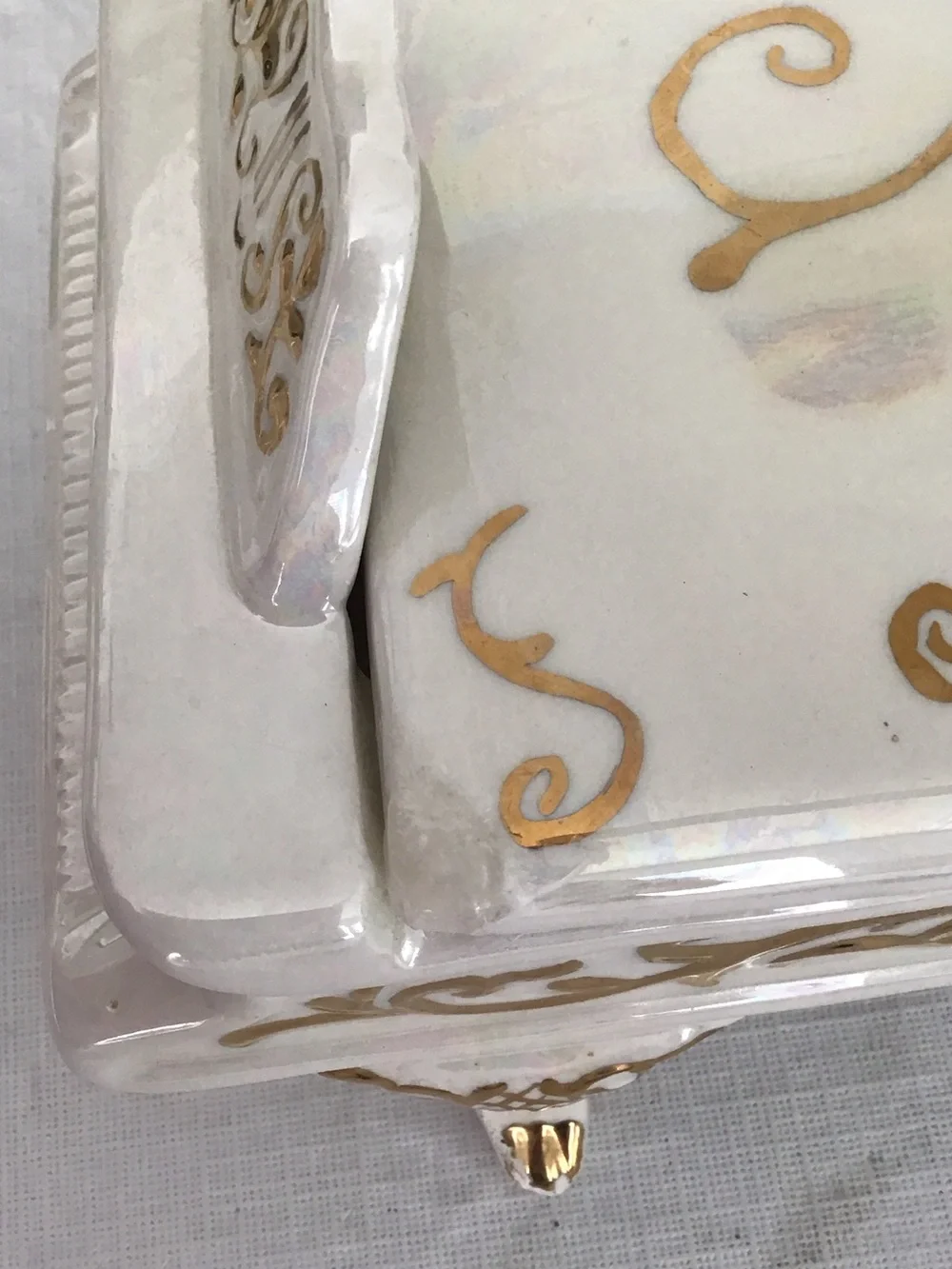 Ceramic White & Gold Grand Piano Jewelry Box.  #252